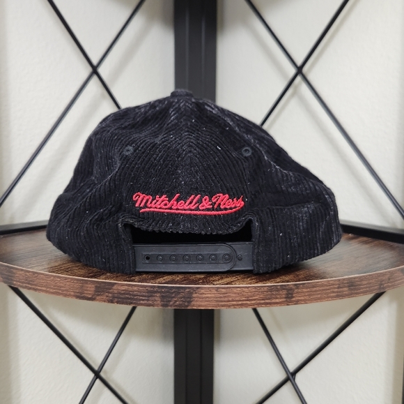 Mitchell & Ness Back to Back 91 92 NBA World Champions Corduroy Adjustable Hat - Picture 5 of 9